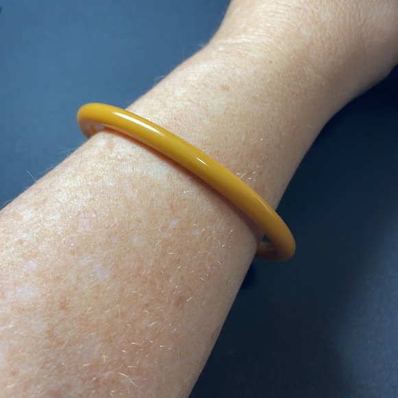 Bakelite Butterscotch Bangle - Picture 3 of 4